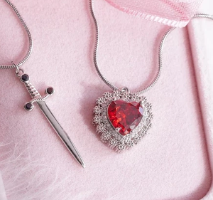 Par de Colar Coração e Espada Charmed Love - Surpreenda quem você ama