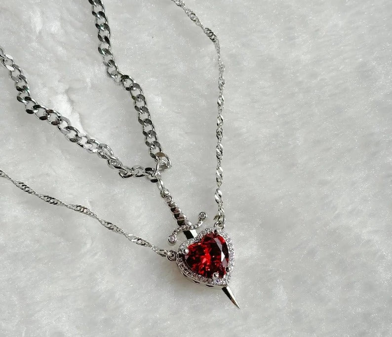 Par de Colar Coração e Espada Charmed Love - Surpreenda quem você ama